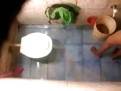 একটি মেয়ে নাভি পরাজ ...
