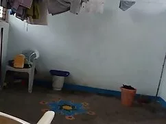 তিনি একটি হিন্দি হট  ...