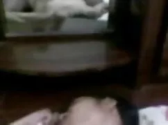 মহিলার দ্বারা হট বাং ...